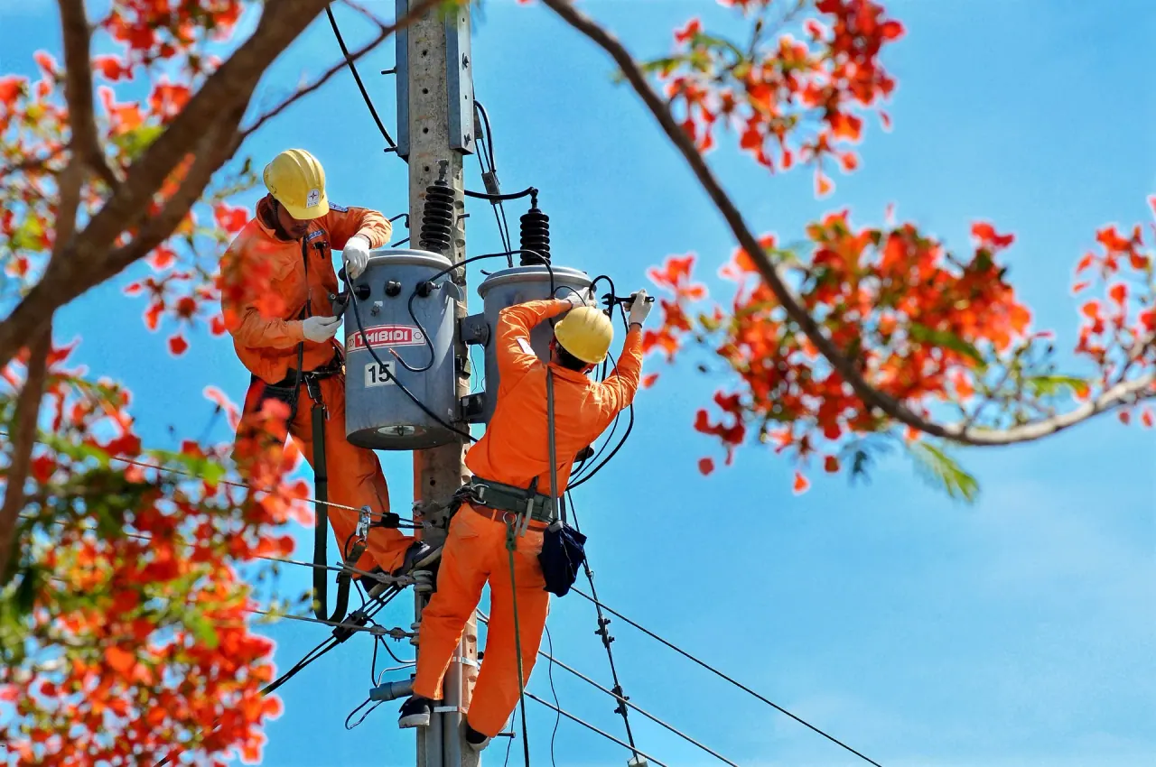 Công tác kỹ thuật trên lưới điện